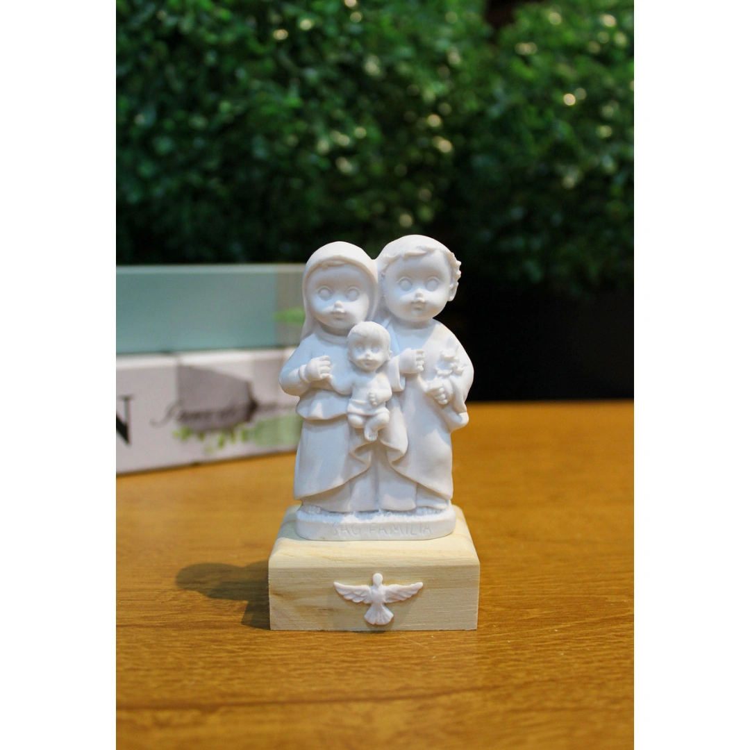 Sagrada Familia Baby - Pó de Mármore - 9,5x5cm - Base de madeira natural com divino branco